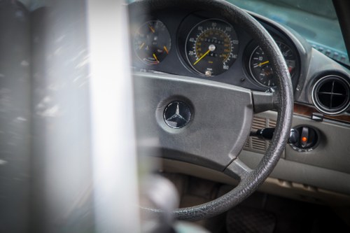 1981 Mercedes-Benz 380SLC C107 till salu (bild 38 av 103)