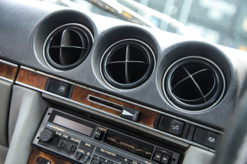 1981 Mercedes-Benz 380SLC C107 till salu (bild 43 av 103)