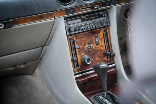 1981 Mercedes-Benz 380SLC C107 till salu (bild 46 av 103)