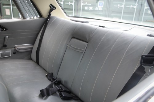 1981 Mercedes-Benz 380SLC C107 till salu (bild 16 av 103)
