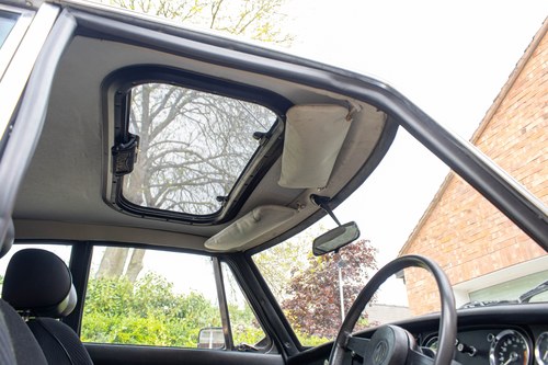 1975 MG MGB GT Jubilee Edition till salu (bild 36 av 126)