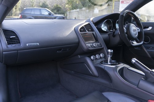 2013 Audi R8 Type 42 4.2L V8 FSI Quattro Coupe till salu (bild 26 av 93)