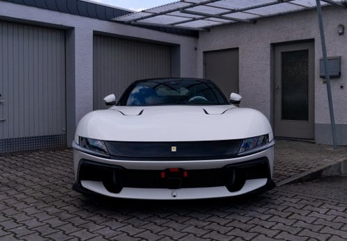 2026 Ferrari 12Cilindri till salu (bild 2 av 120)