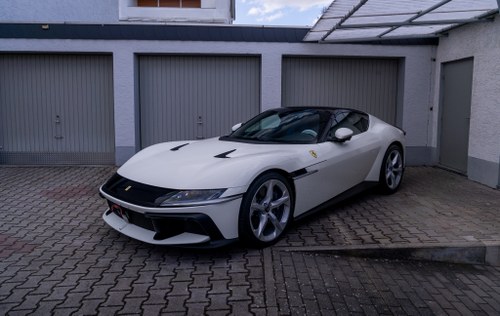 2026 Ferrari 12Cilindri till salu (bild 11 av 120)