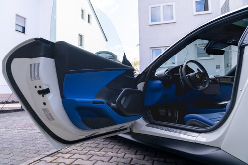 2026 Ferrari 12Cilindri till salu (bild 3 av 120)
