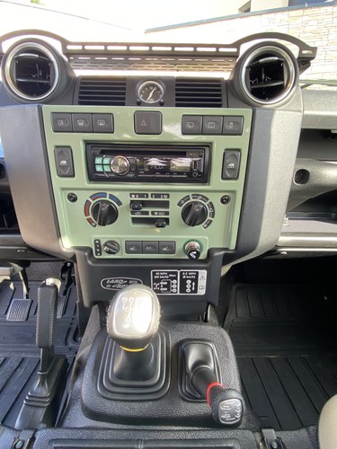 2015 Land Rover Defender 90 zum Verkauf (Bild 16 von 21)