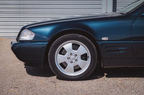 1999 Mercedes-Benz SL320 R129 Just 21,331 miles For Sale (picture 29 of 192)
