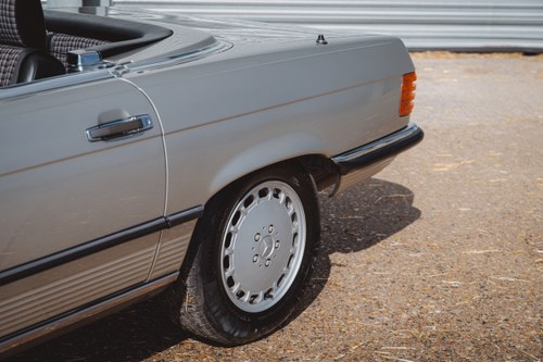 1986 Mercedes-Benz 300SL R107 51,251 miles till salu (bild 41 av 267)