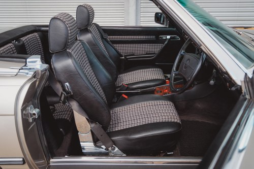 1986 Mercedes-Benz 300SL R107 51,251 miles till salu (bild 77 av 267)