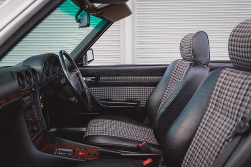 1986 Mercedes-Benz 300SL R107 51,251 miles till salu (bild 79 av 267)