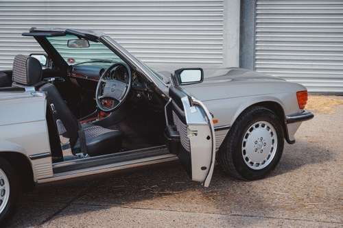 1986 Mercedes-Benz 300SL R107 51,251 miles till salu (bild 82 av 267)