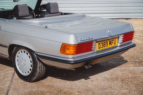 1986 Mercedes-Benz 300SL R107 51,251 miles till salu (bild 139 av 267)