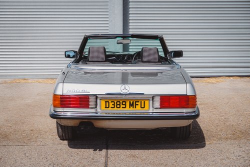 1986 Mercedes-Benz 300SL R107 51,251 miles till salu (bild 22 av 267)