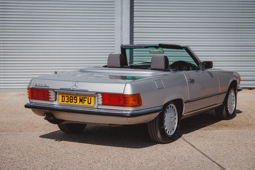1986 Mercedes-Benz 300SL R107 51,251 miles till salu (bild 24 av 267)