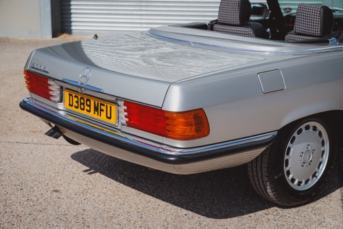 1986 Mercedes-Benz 300SL R107 51,251 miles till salu (bild 158 av 267)