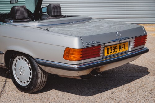 1986 Mercedes-Benz 300SL R107 51,251 miles till salu (bild 160 av 267)