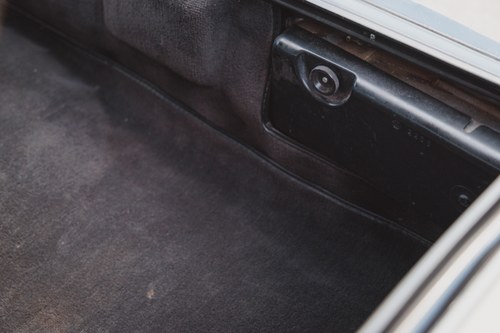 1986 Mercedes-Benz 300SL R107 51,251 miles till salu (bild 116 av 267)