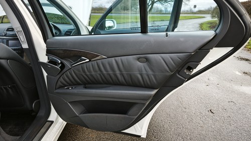 2005 Mercedes-Benz E500 Avantgarde A Te koop (foto 39 van 116)