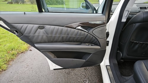 2005 Mercedes-Benz E500 Avantgarde A Te koop (foto 40 van 116)