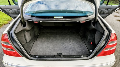 2005 Mercedes-Benz E500 Avantgarde A Te koop (foto 51 van 116)