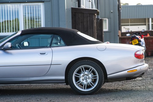 2001 Jaguar XK8 Convertible till salu (bild 86 av 135)