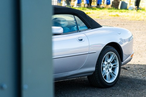 2001 Jaguar XK8 Convertible till salu (bild 88 av 135)