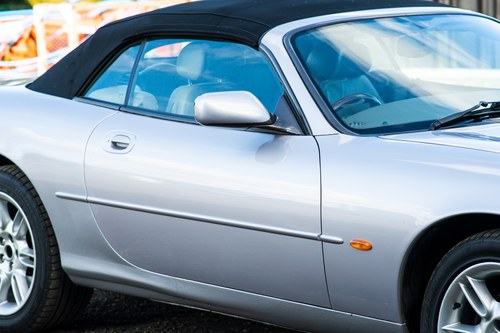 2001 Jaguar XK8 Convertible till salu (bild 96 av 135)