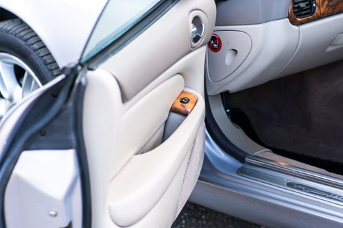2001 Jaguar XK8 Convertible till salu (bild 34 av 135)