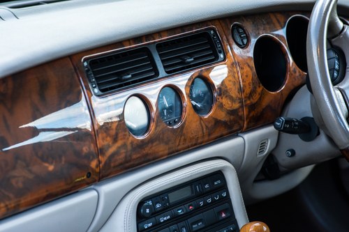 2001 Jaguar XK8 Convertible till salu (bild 38 av 135)