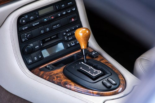 2001 Jaguar XK8 Convertible till salu (bild 39 av 135)