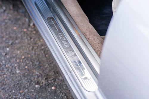 2001 Jaguar XK8 Convertible till salu (bild 108 av 135)