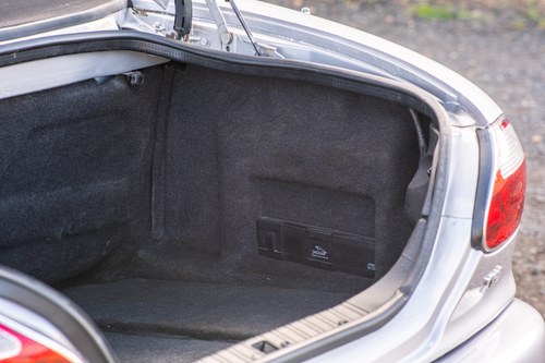 2001 Jaguar XK8 Convertible till salu (bild 81 av 135)