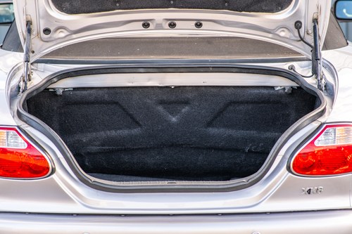 2001 Jaguar XK8 Convertible till salu (bild 82 av 135)