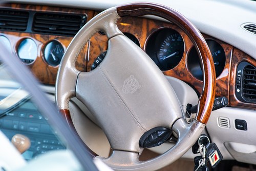 2001 Jaguar XK8 Convertible till salu (bild 42 av 135)
