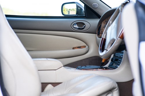 2001 Jaguar XK8 Convertible till salu (bild 46 av 135)