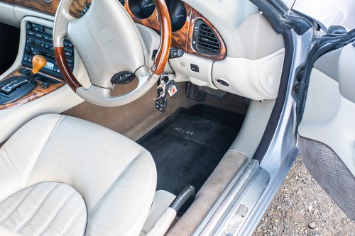 2001 Jaguar XK8 Convertible till salu (bild 48 av 135)