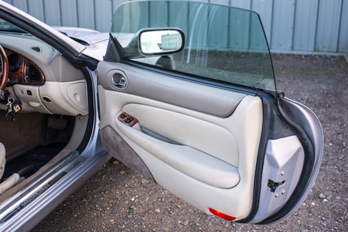 2001 Jaguar XK8 Convertible till salu (bild 49 av 135)