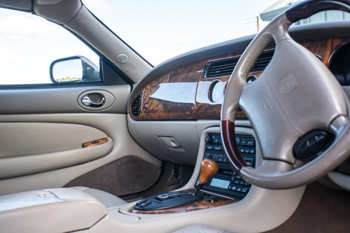2001 Jaguar XK8 Convertible till salu (bild 56 av 135)