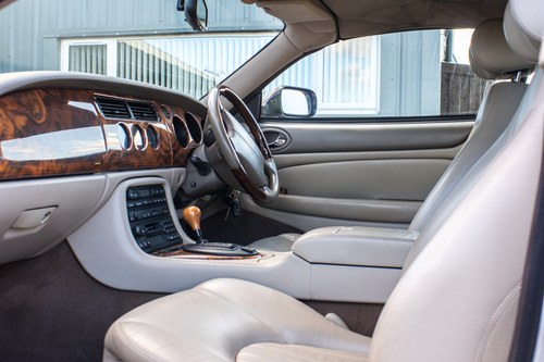 2001 Jaguar XK8 Convertible till salu (bild 58 av 135)