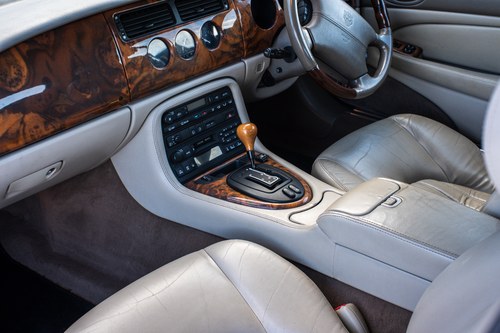 2001 Jaguar XK8 Convertible till salu (bild 59 av 135)