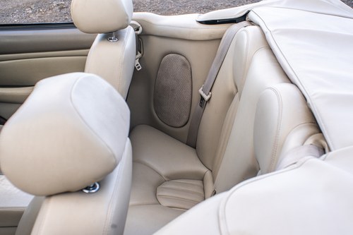 2001 Jaguar XK8 Convertible till salu (bild 68 av 135)
