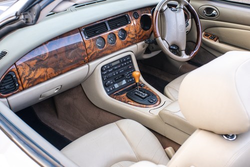 2001 Jaguar XK8 Convertible till salu (bild 69 av 135)