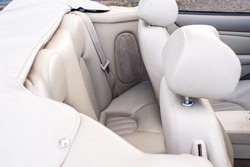 2001 Jaguar XK8 Convertible till salu (bild 80 av 135)