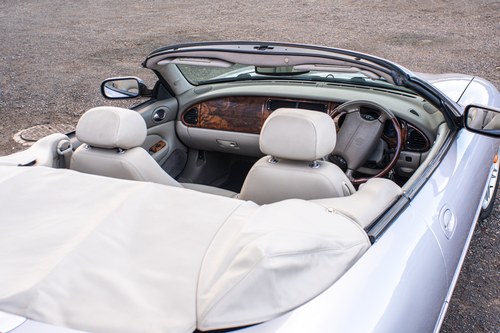2001 Jaguar XK8 Convertible till salu (bild 76 av 135)