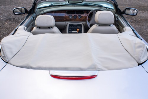 2001 Jaguar XK8 Convertible till salu (bild 77 av 135)