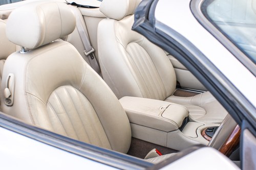 2001 Jaguar XK8 Convertible till salu (bild 74 av 135)