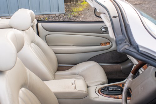 2001 Jaguar XK8 Convertible till salu (bild 75 av 135)