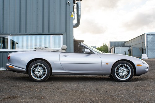 2001 Jaguar XK8 Convertible till salu (bild 7 av 135)