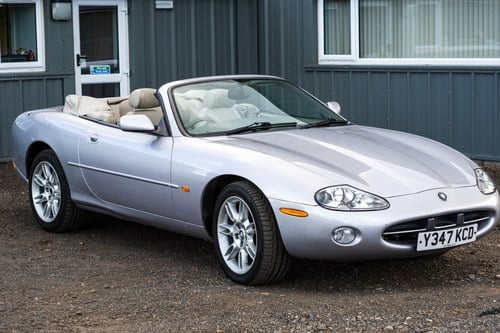 2001 Jaguar XK8 Convertible till salu (bild 2 av 135)