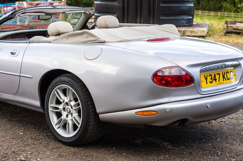 2001 Jaguar XK8 Convertible till salu (bild 115 av 135)